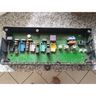 Claas Sicherungskasten beim Batteriekasten